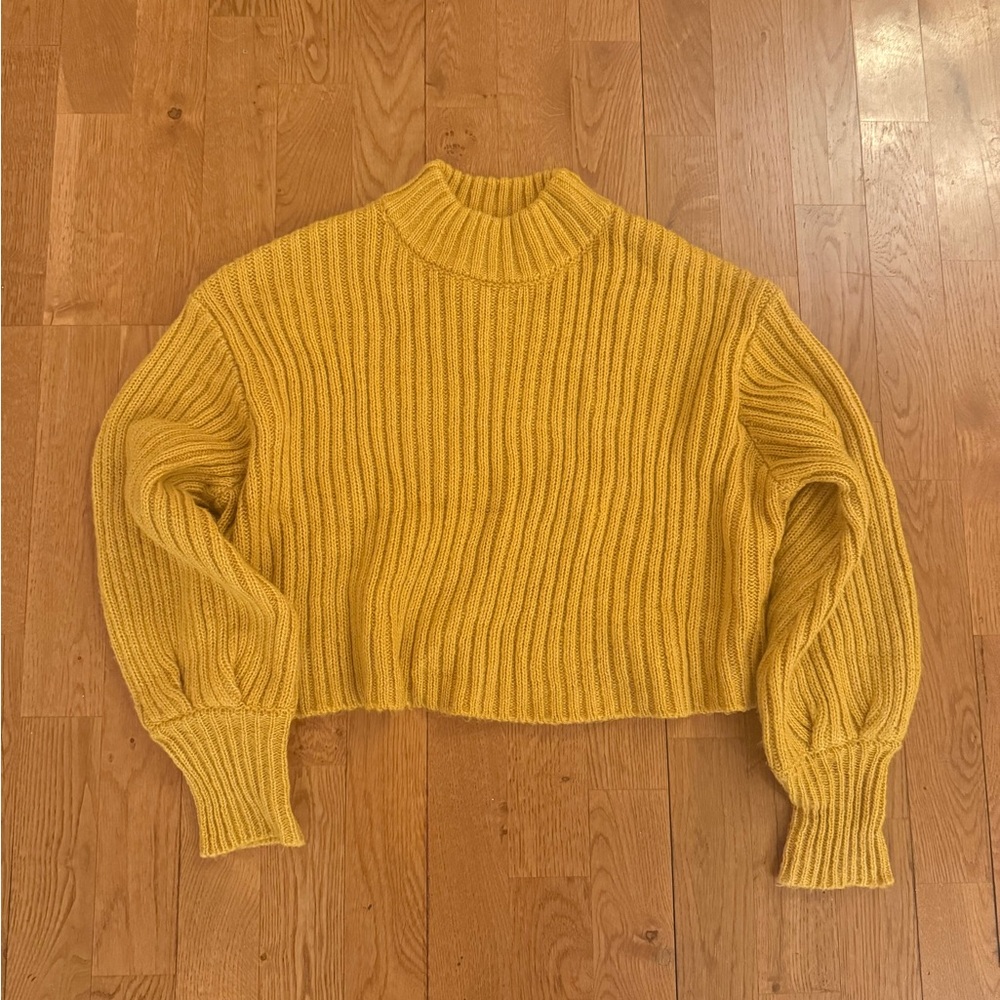 Muted-Yellow Cropped Mock Neck sweater - size M
